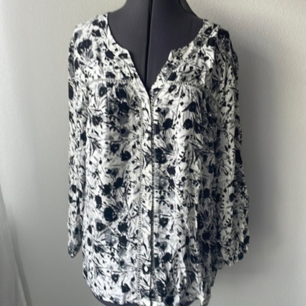 GNW top size XL long sleeve floral